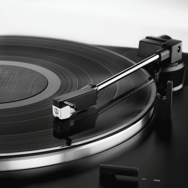 Audio-Technica AT-LP60XBT Tourne-disque Sans Fil Entièrement Automatique à Entraînement par Courroie Noir