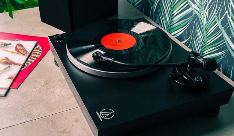 Audio-Technica AT-LP60XBT Tourne-disque Sans Fil Entièrement Automatique à  Entraînement par Courroie Noir