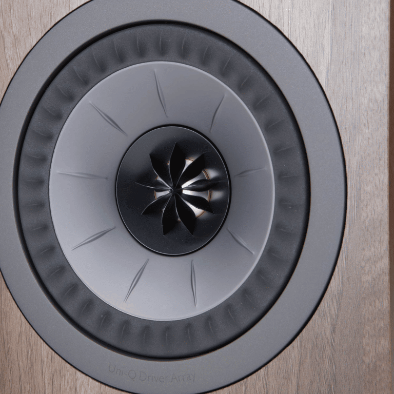 KEF Uni-Q® Haut-Parleurs Étagères Compactes Couleur Noyer Européen (Q150)