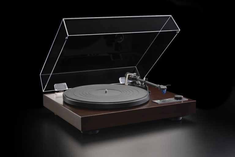 Dual CS-618Q Direct Drive Turntable with 2M Blue Cartridge