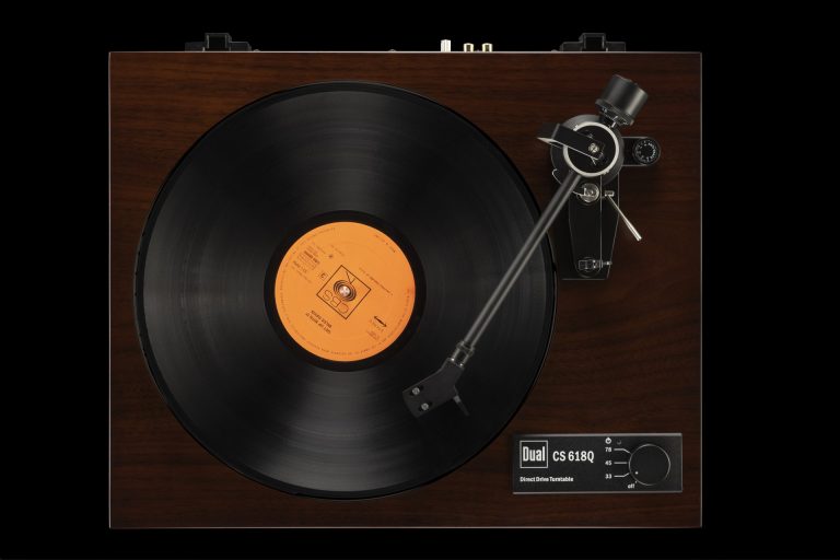 Dual CS-618Q Direct Drive Turntable with 2M Blue Cartridge
