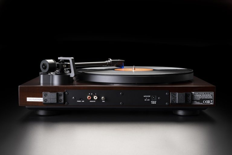 Dual CS-618Q Direct Drive Turntable with 2M Blue Cartridge