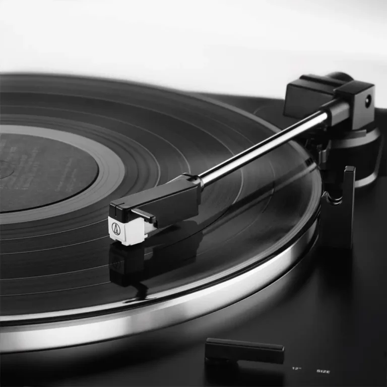 Audio Technica AT-LP60XBT-USB Platine Vinyle à Entraînement par Courroie Sans Fil Entièrement Automatique, Noir